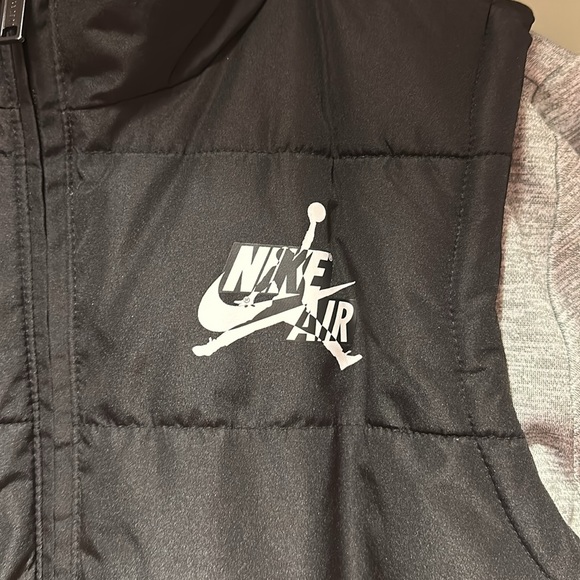 Jordan Boys Vest/Hoodie Combo Jacket Gray /Black sz Medium Great Condition - Picture 2 of 7